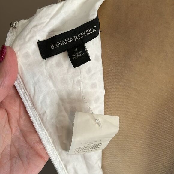 NWT Banana Republic Eyelit Dress(size 4) - Picture 9 of 10